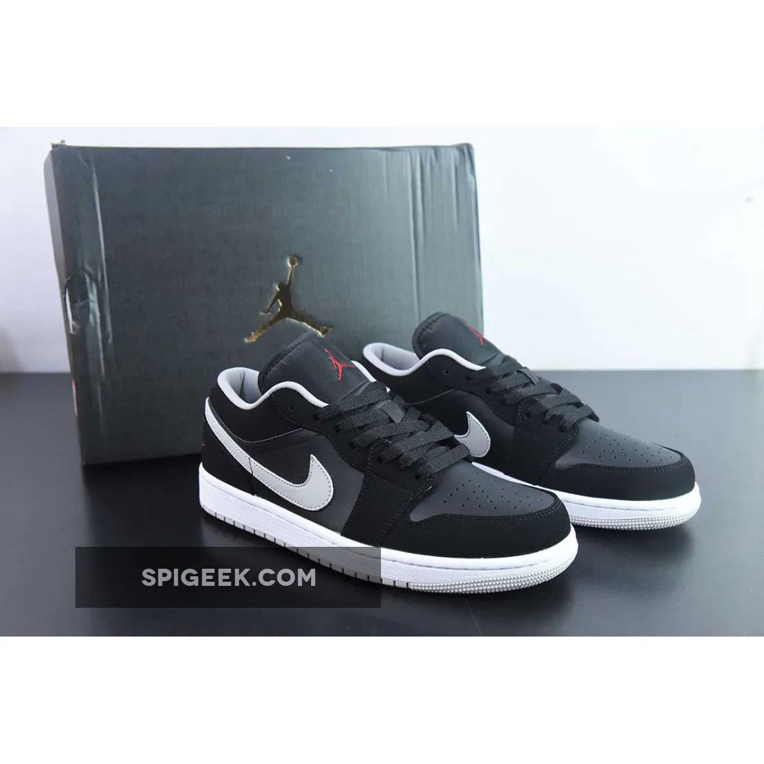 Air Jordan 1 Low Black Wolf Grey University Red Cement